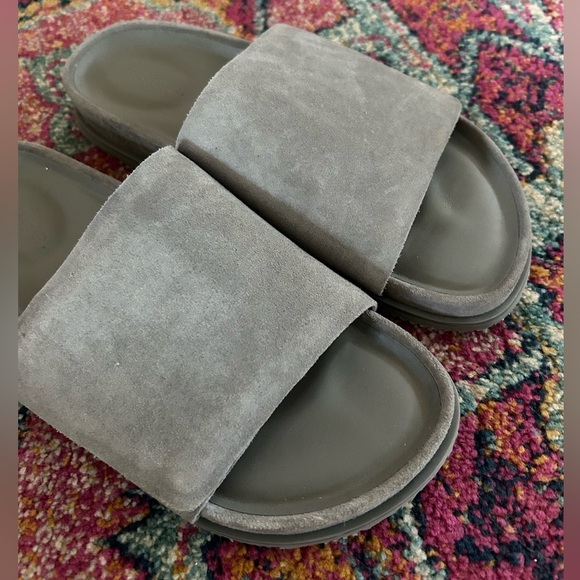 Vince | Men’s ‘Smoke’ Grey Suede Velcro Del Rey Classic Slide Sandals, size 8.5 main image 4